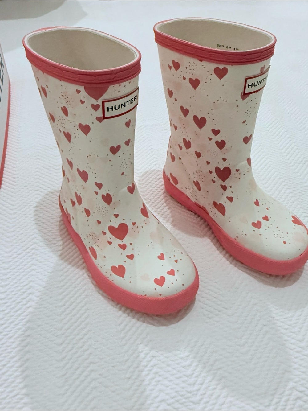 Hunter Kids Rain Boots, Ivory with Pink Hearts, Size 9 - Picture 3 of 12